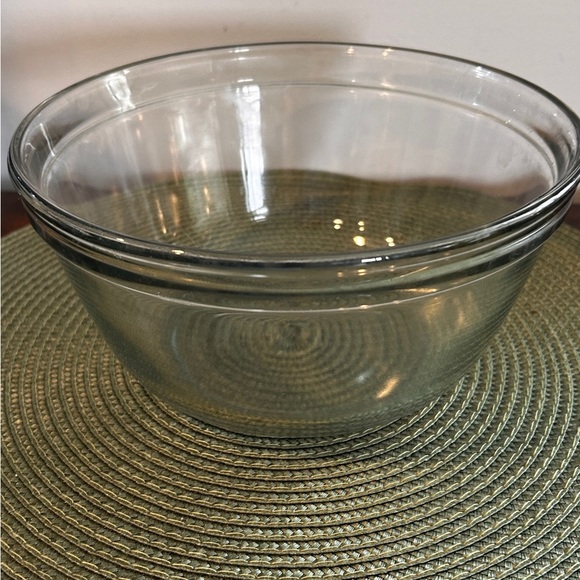 Anchor Hocking Clear Glass Mixing Bowl 2.5 Quart 8.5" Diameter in pristine Shape - Picture 3 of 8